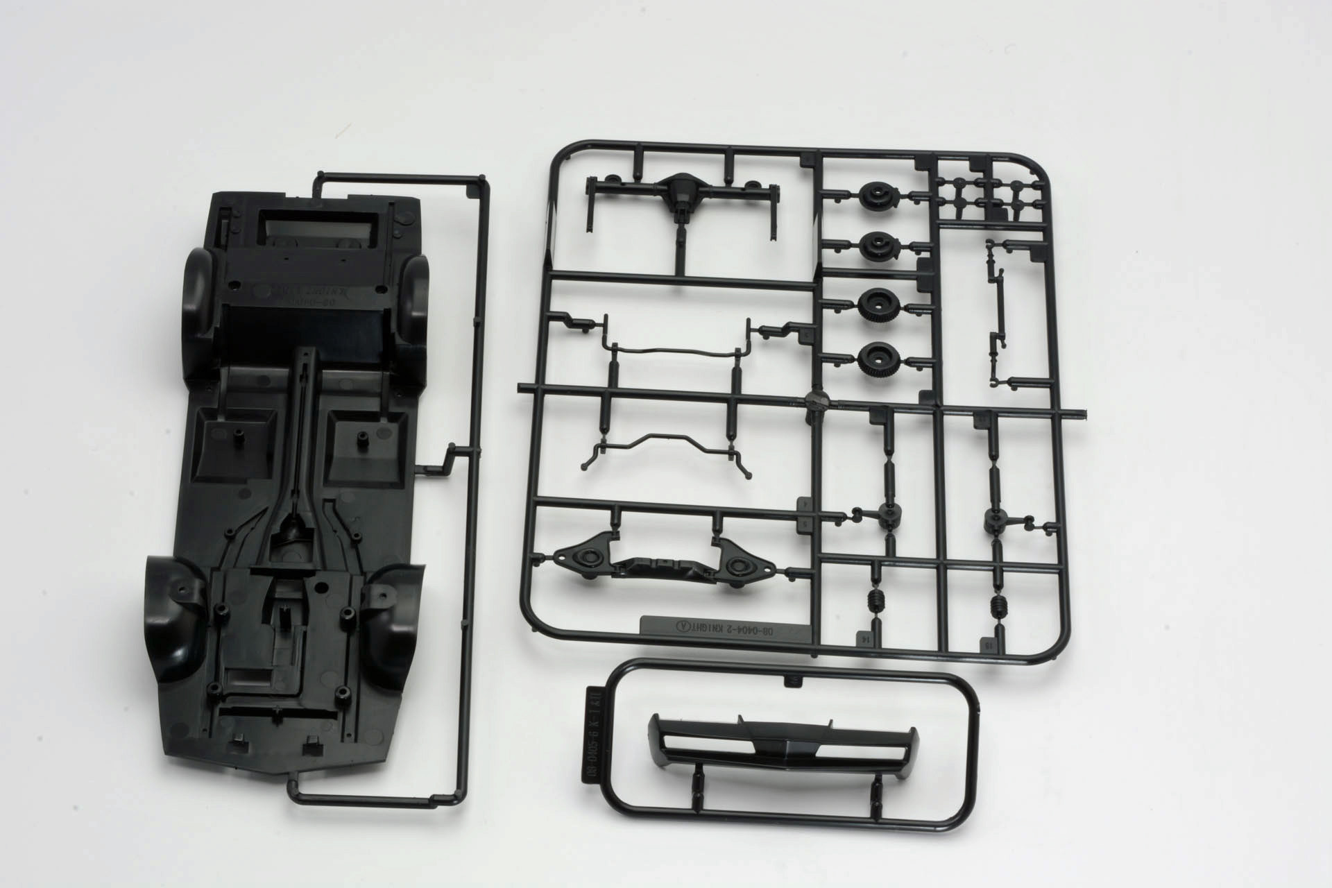 メインの成型色は黒。艶やかな表面処理がされている