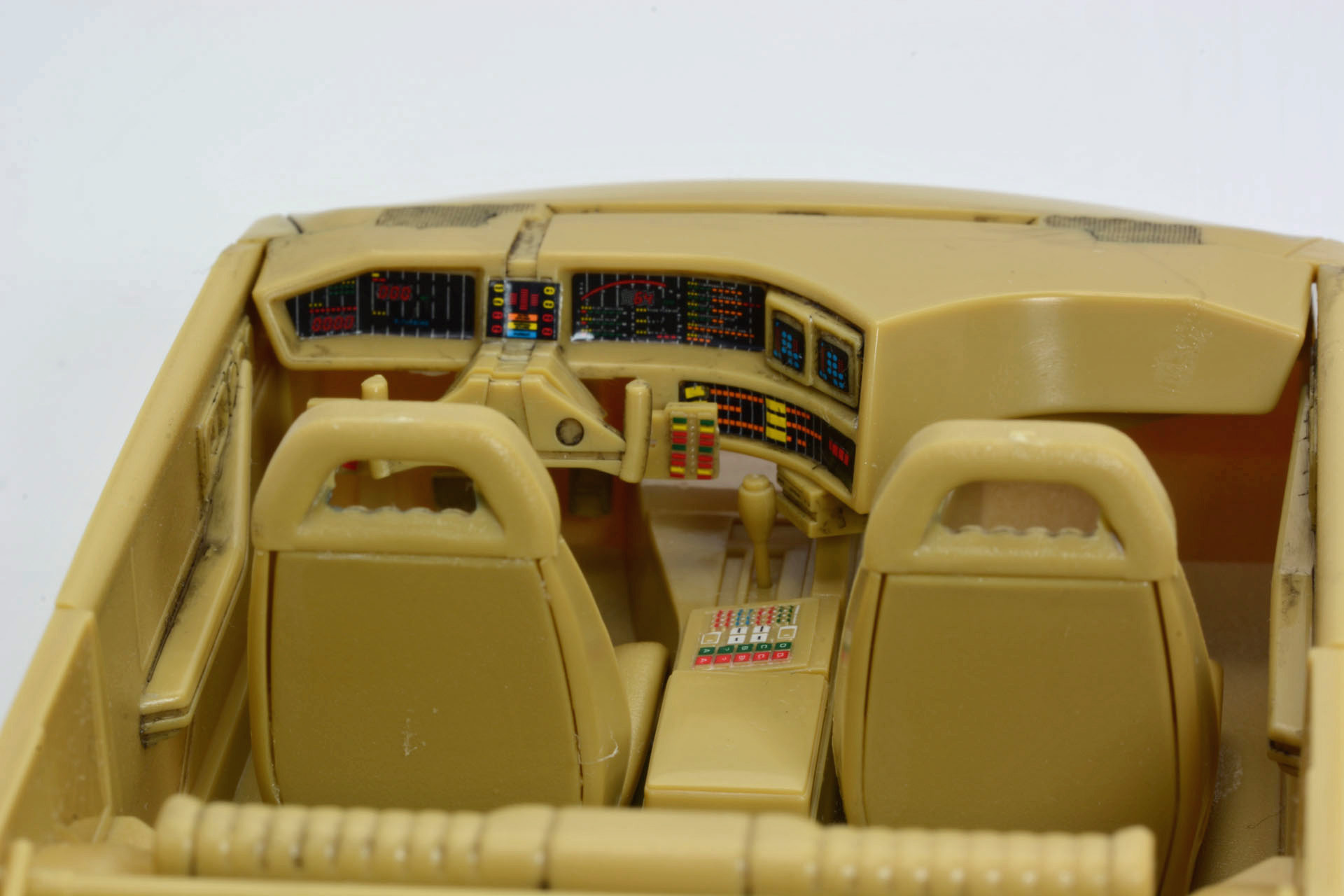 インパネの圧倒的な情報量！　ナイト2000ならではの風景だ