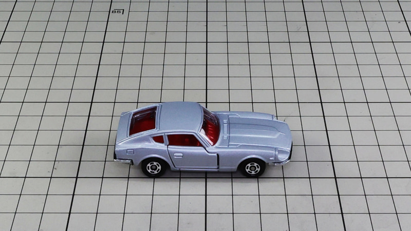 リア：しゅっとながれこむリアにはコンビランプがあります