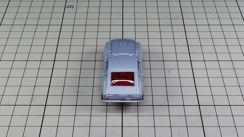 リア：しゅっとながれこむリアにはコンビランプがあります