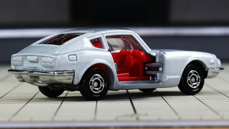 ドアを開けると内装が見えます