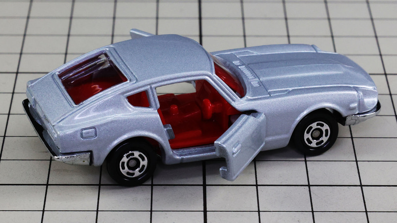 ドアの開くトミカは楽しい！