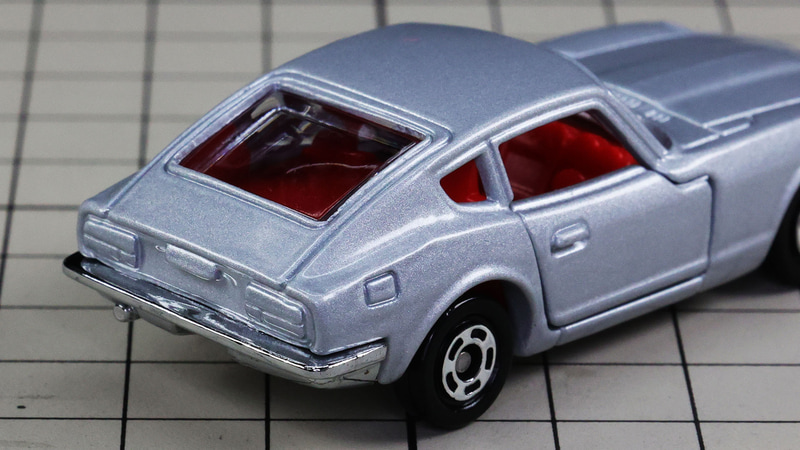 アクションはサスペンションと左右ドアの開閉となります