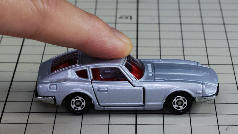 アクションはサスペンションと左右ドアの開閉となります