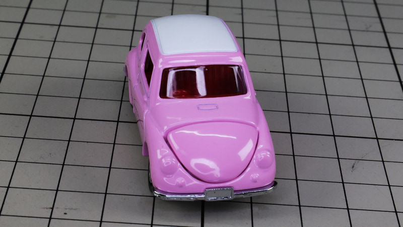 ルーフは白く塗られています