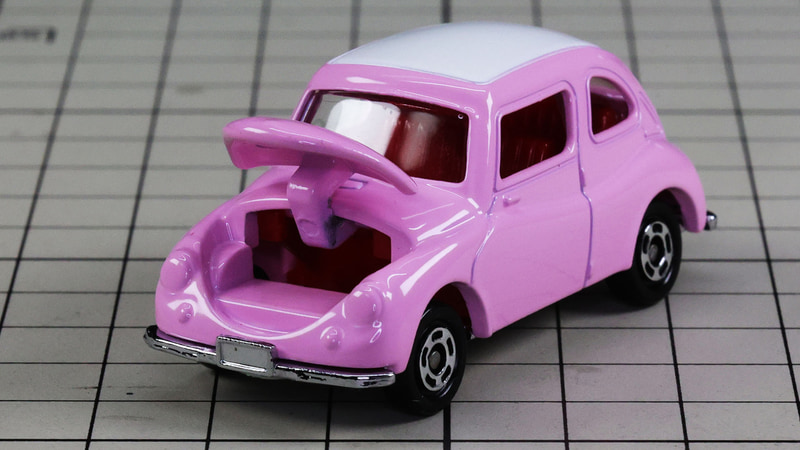 左右の前輪が入る部分も確認できます