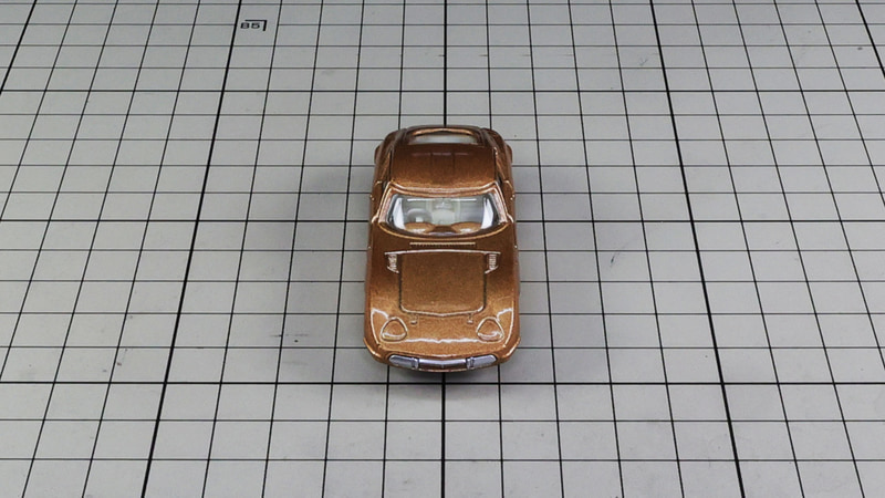 フロント：左右のタイヤハウスの盛り上がりとエンジンフードとリトラクタブルライトのモールドが映えます