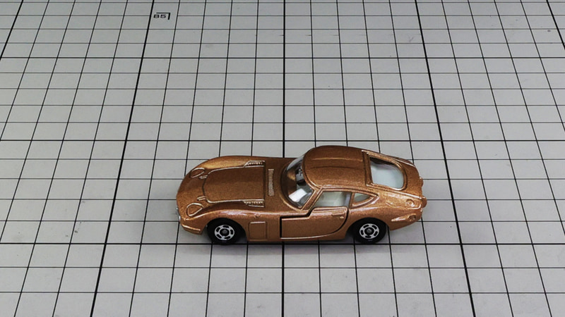 サイド：横からだとロングノーズが際立ちます