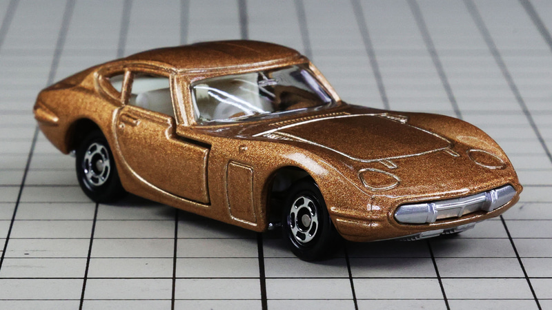 ゴールドのボディはメタリックでもありキラキラです