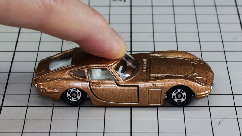 アクションはサスペンションと左右ドアの開閉です