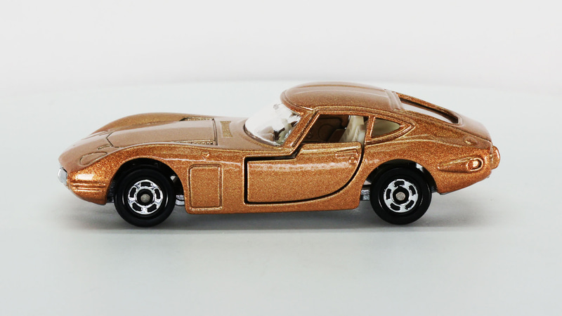 美しいラインを描くサイドビュー