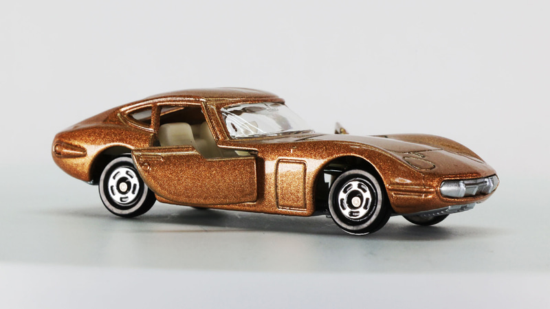 乗り込み時の脚の移動も考えられたドアの形状