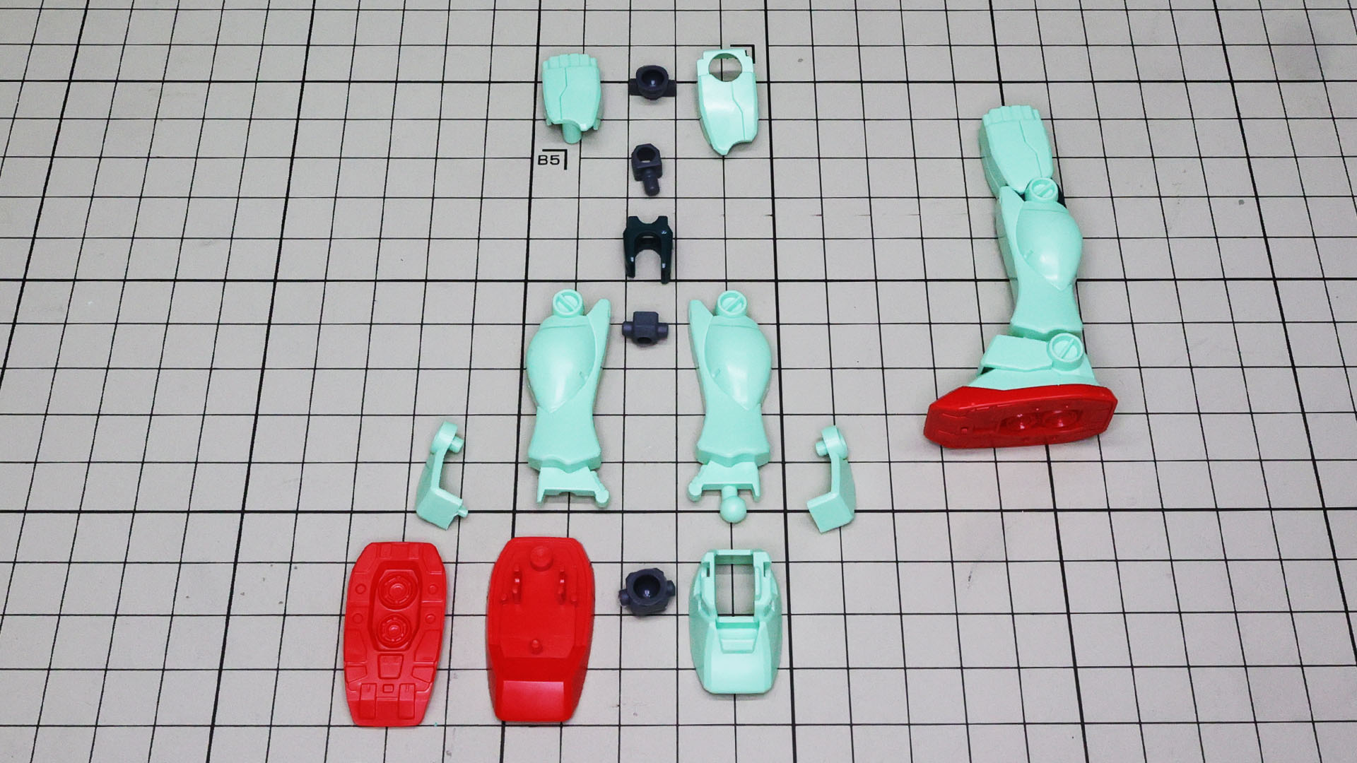 当時画期的だった軸と関節カバーパーツの採用、関節軸の新設計で作って遊んで楽しいガンプラという想い出が蘇ります