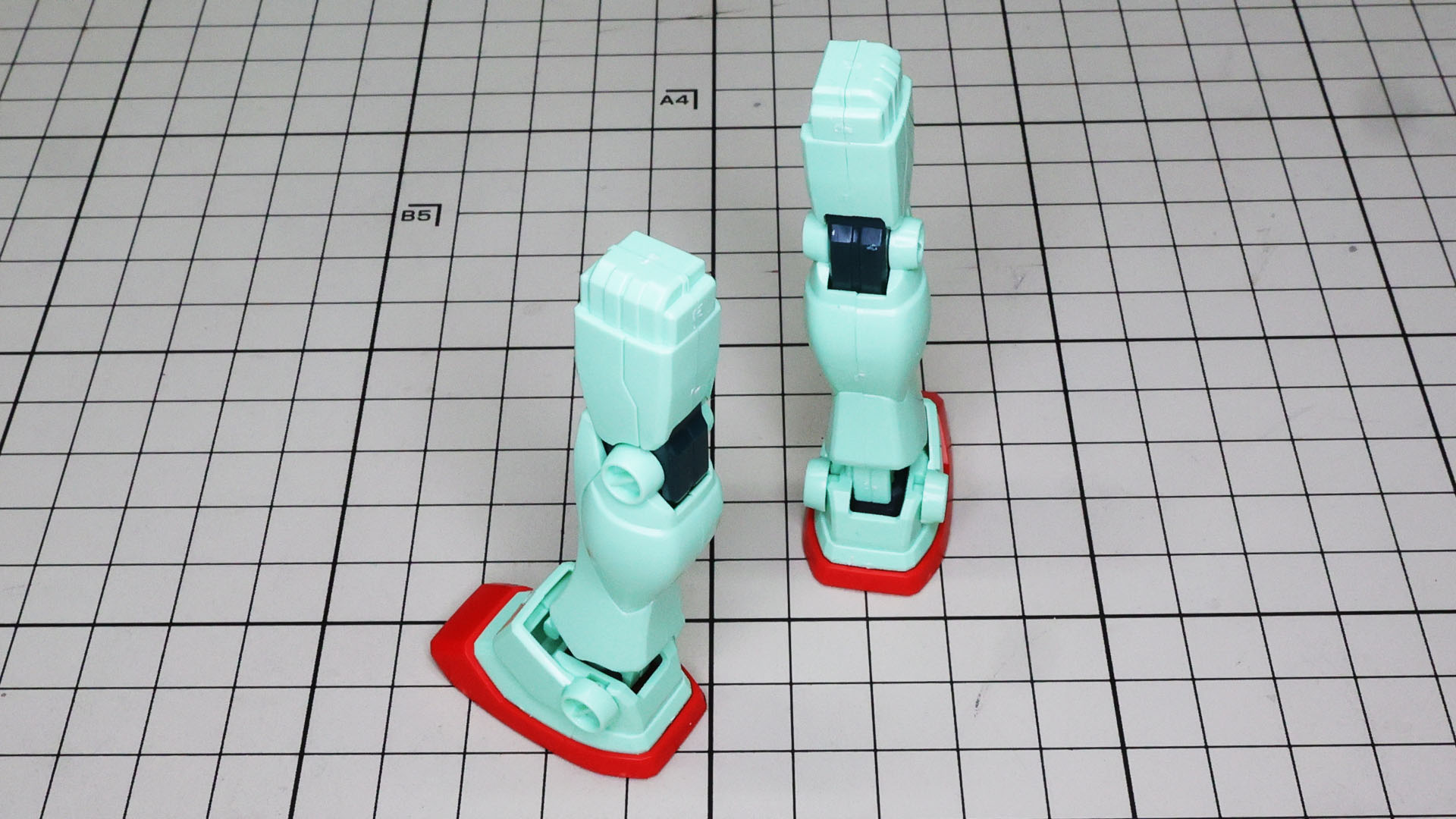 膝関節を曲げてもメカディテールが露出することでリアリティが増します