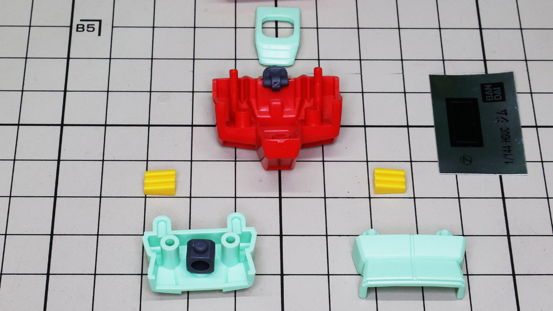 ボディ内部にポリパーツを組み込みます