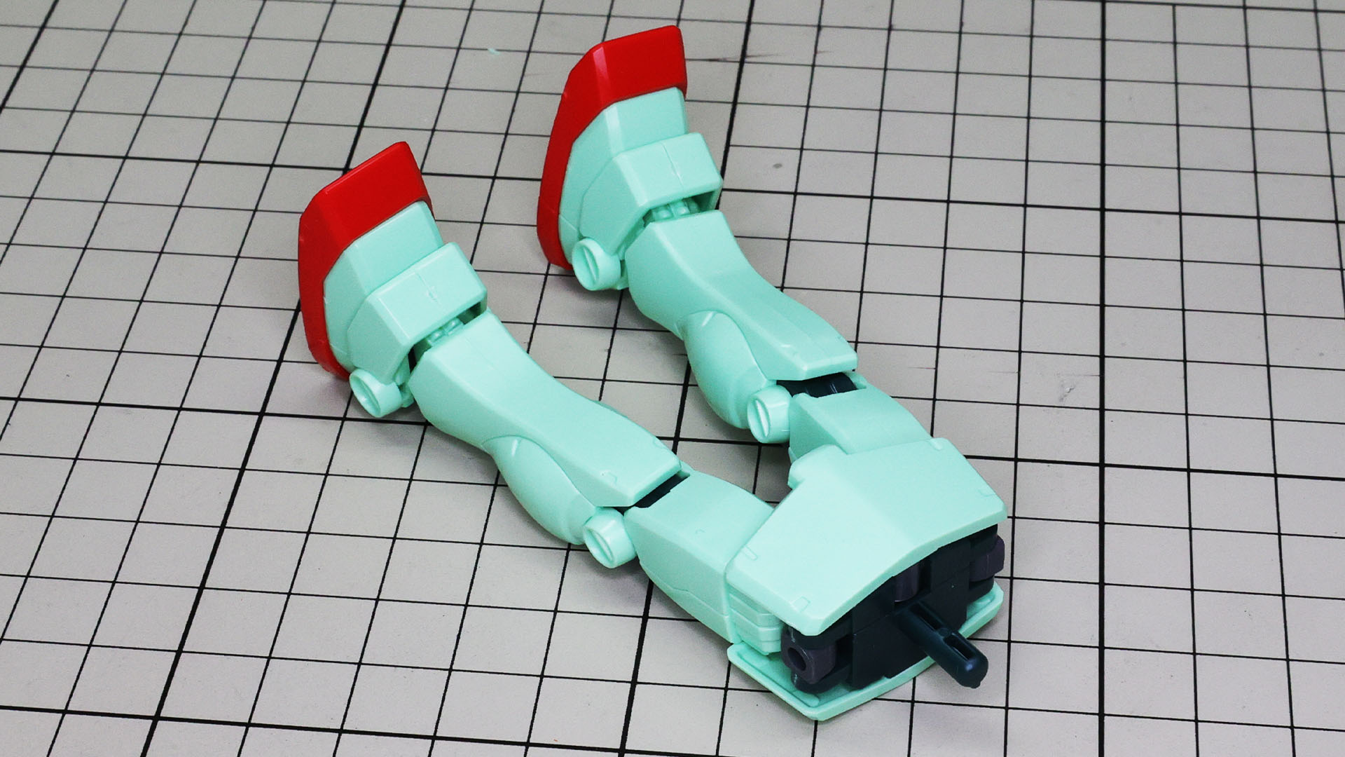 左右の装甲を組付けます