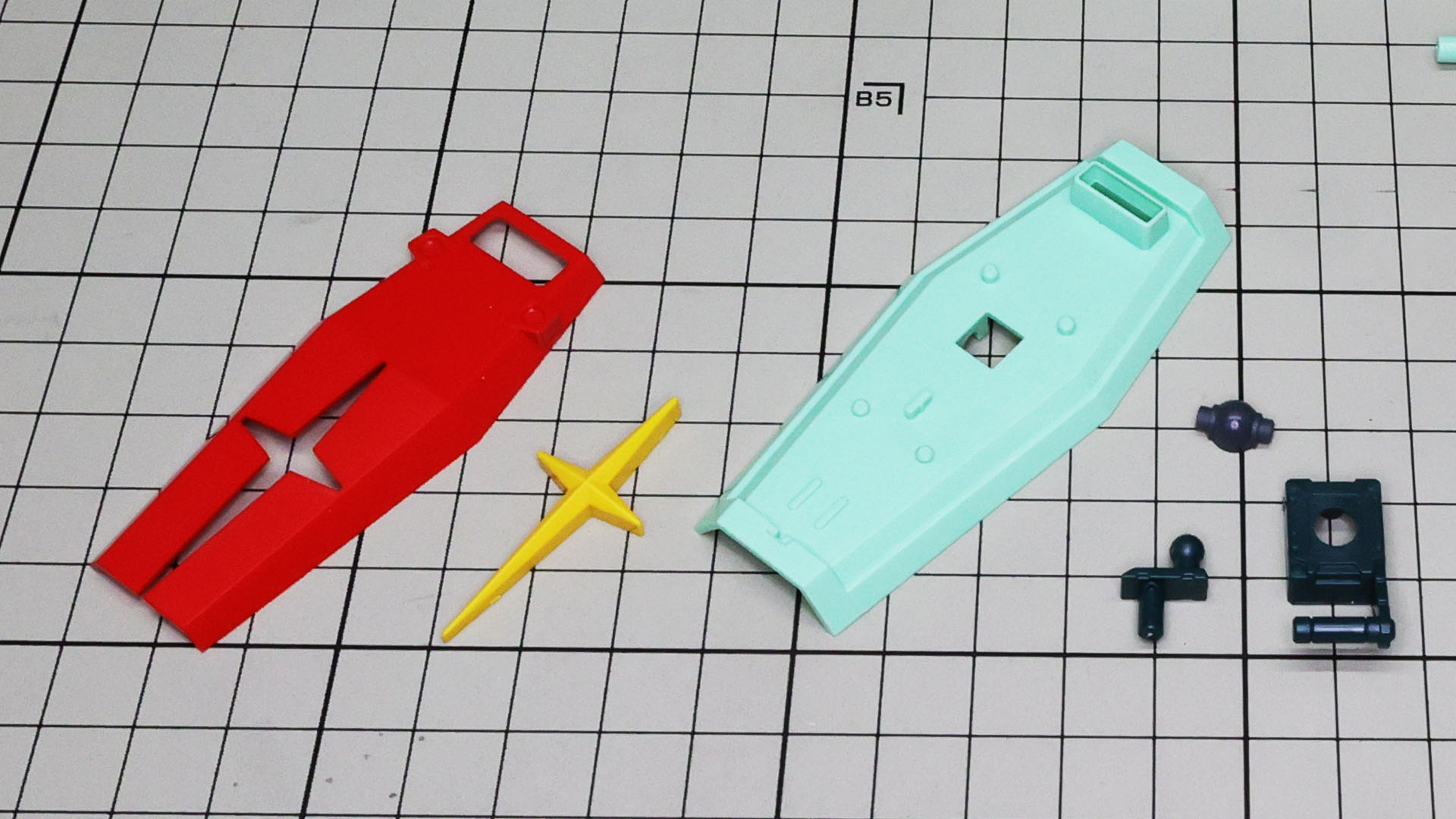 シールドはガンダムと同じ形状です