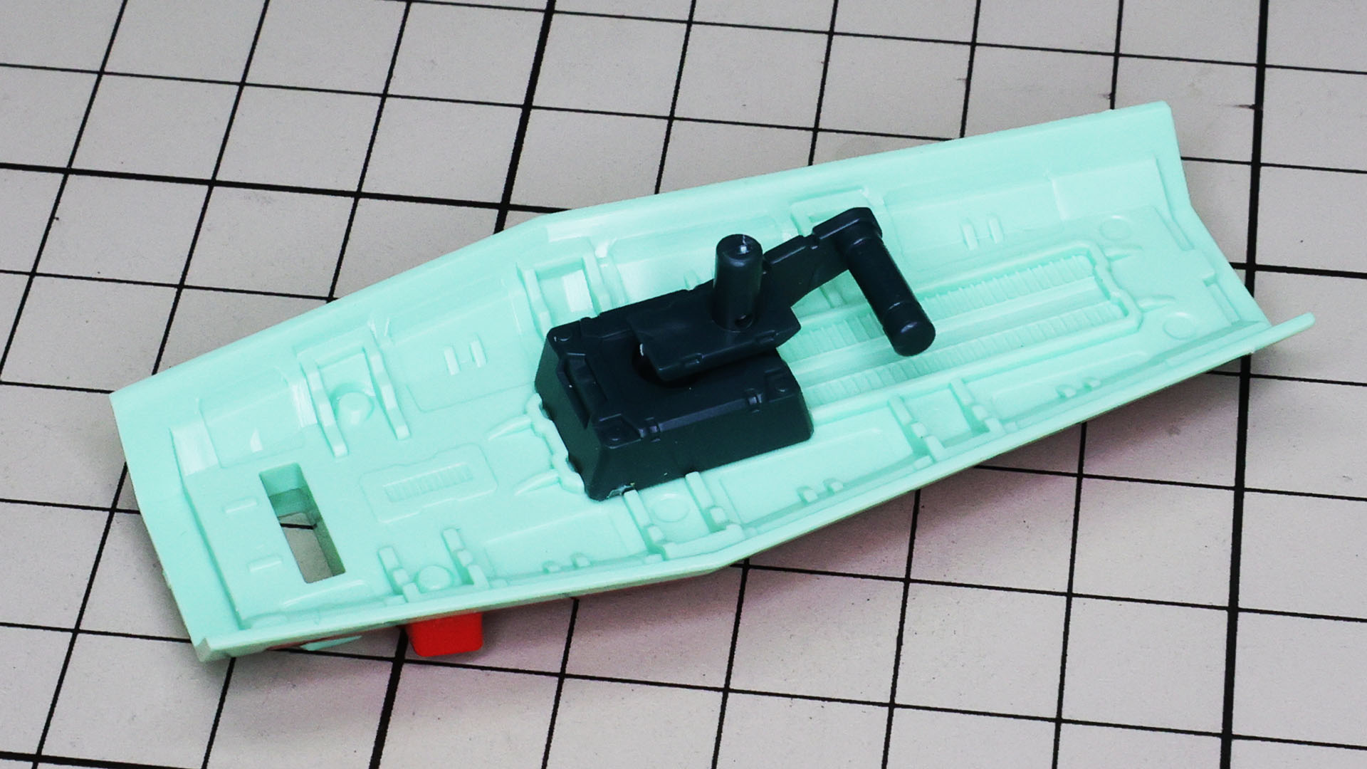 ビーム・スプレー・ガンは3ピース構造、専用のハンドパーツが付属します