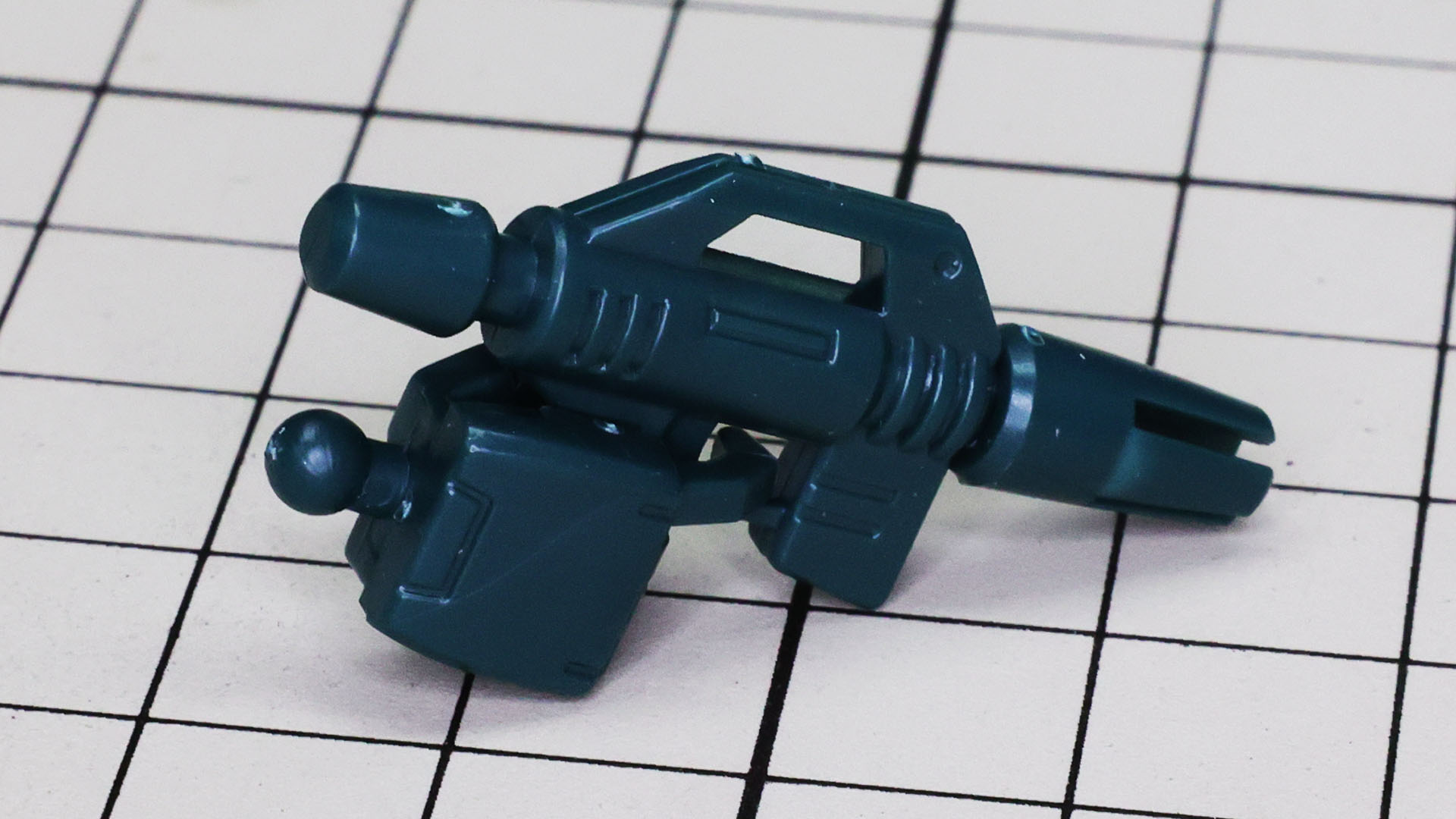 ビーム・サーベルにはランドセル装備用と使用状態のものが付属します