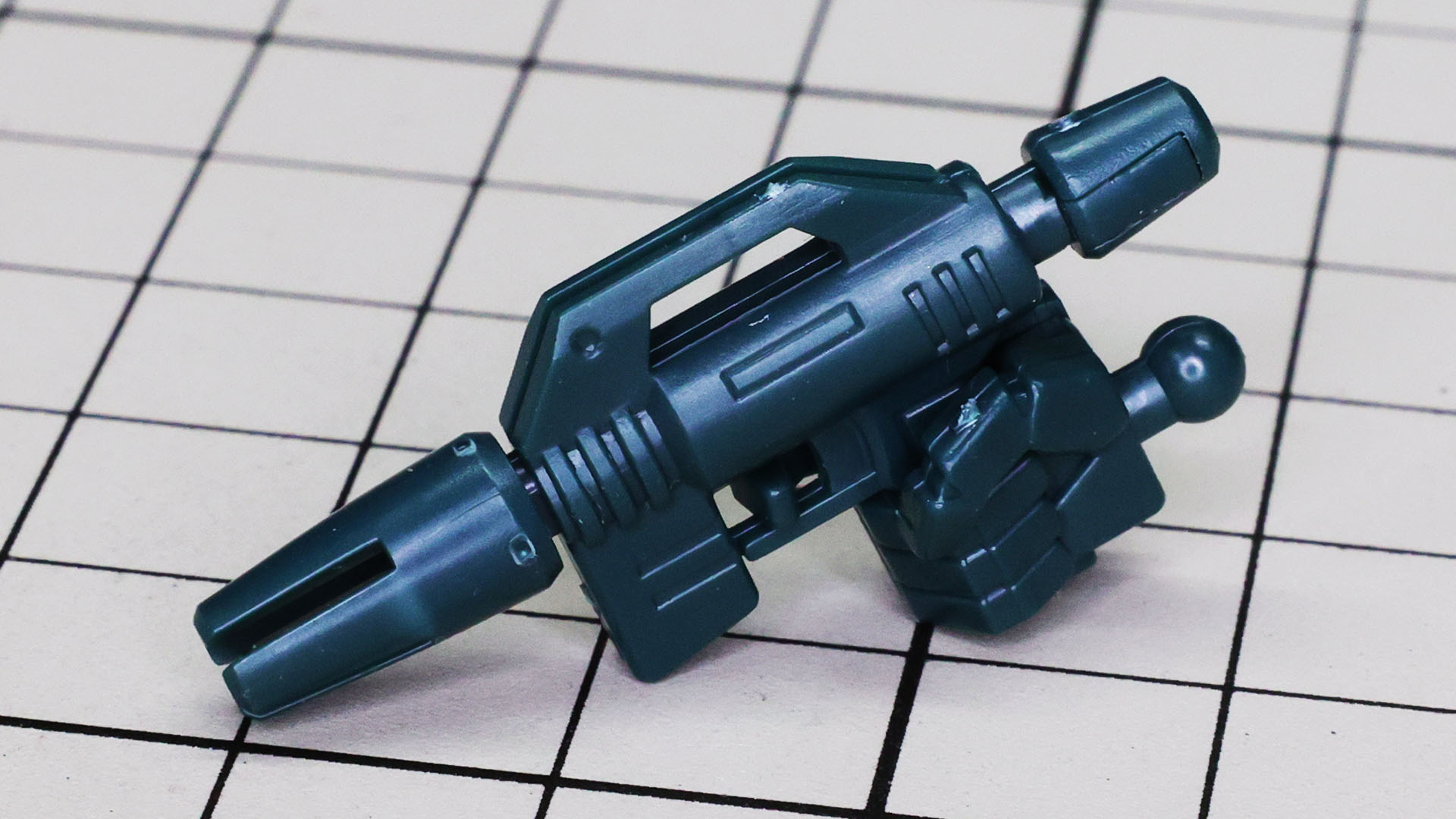 ビーム・サーベルにはランドセル装備用と使用状態のものが付属します