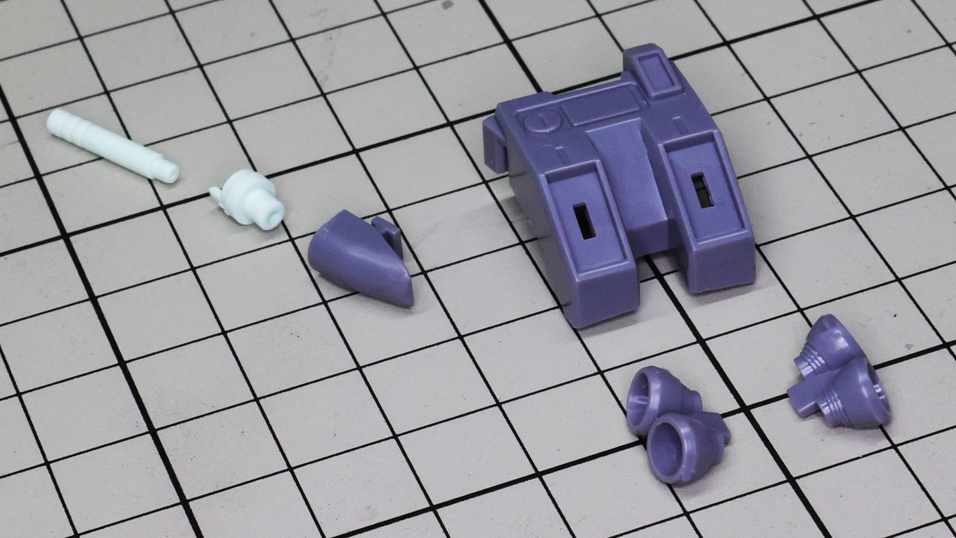 ランドセルはノズル4発！ビーム・サーベル基部は左に1つ