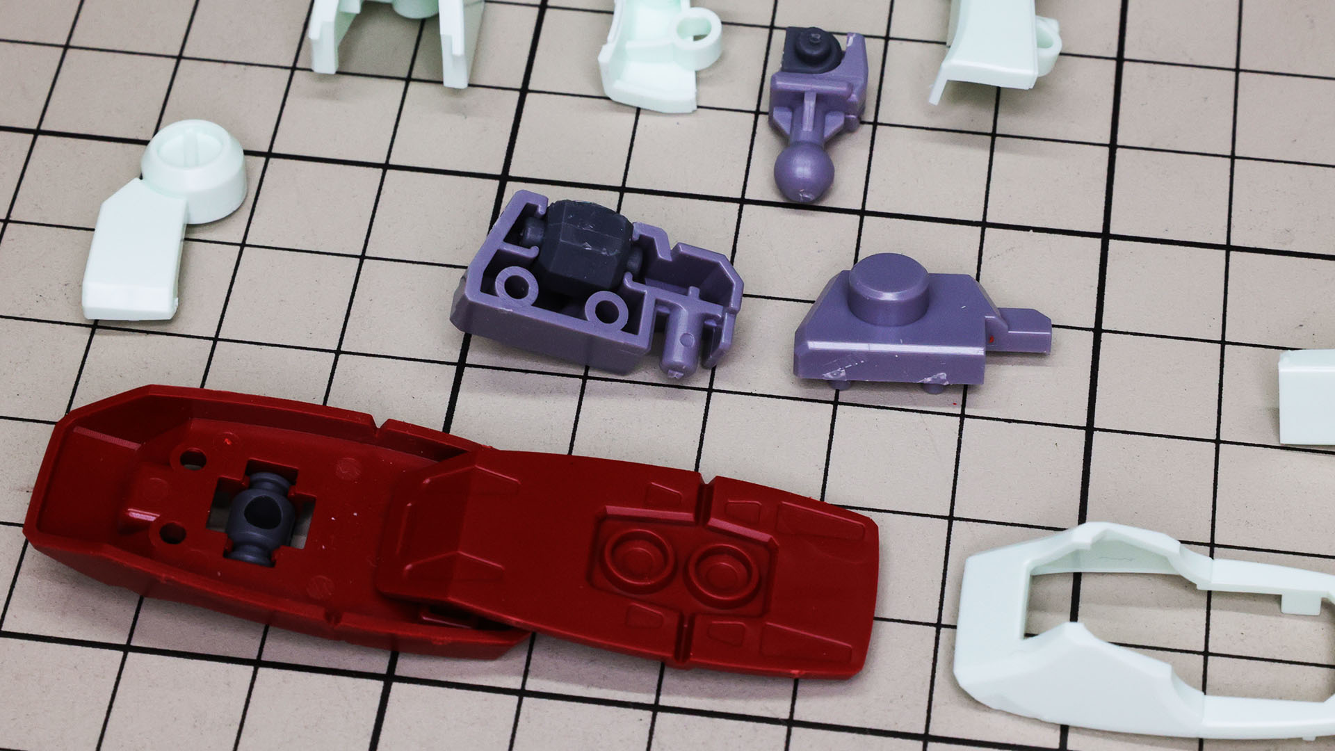 当時、特に足首とソール、脛の構造には驚かされました