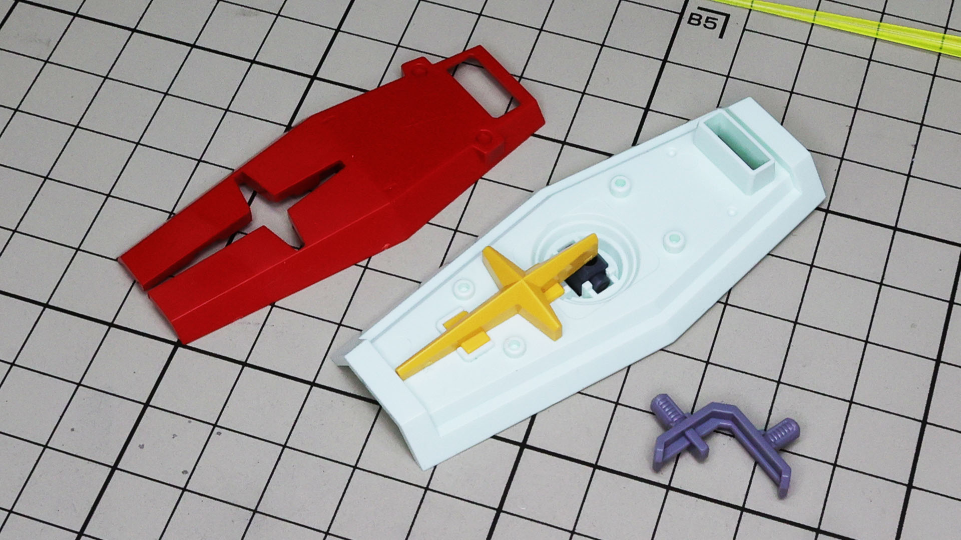 腕部との接続基部にポリパーツを組み込みます