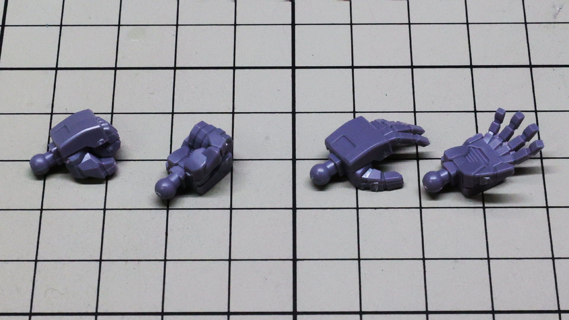 握りこぶしは親指が別パーツになることでハイディテールな表情が出せます