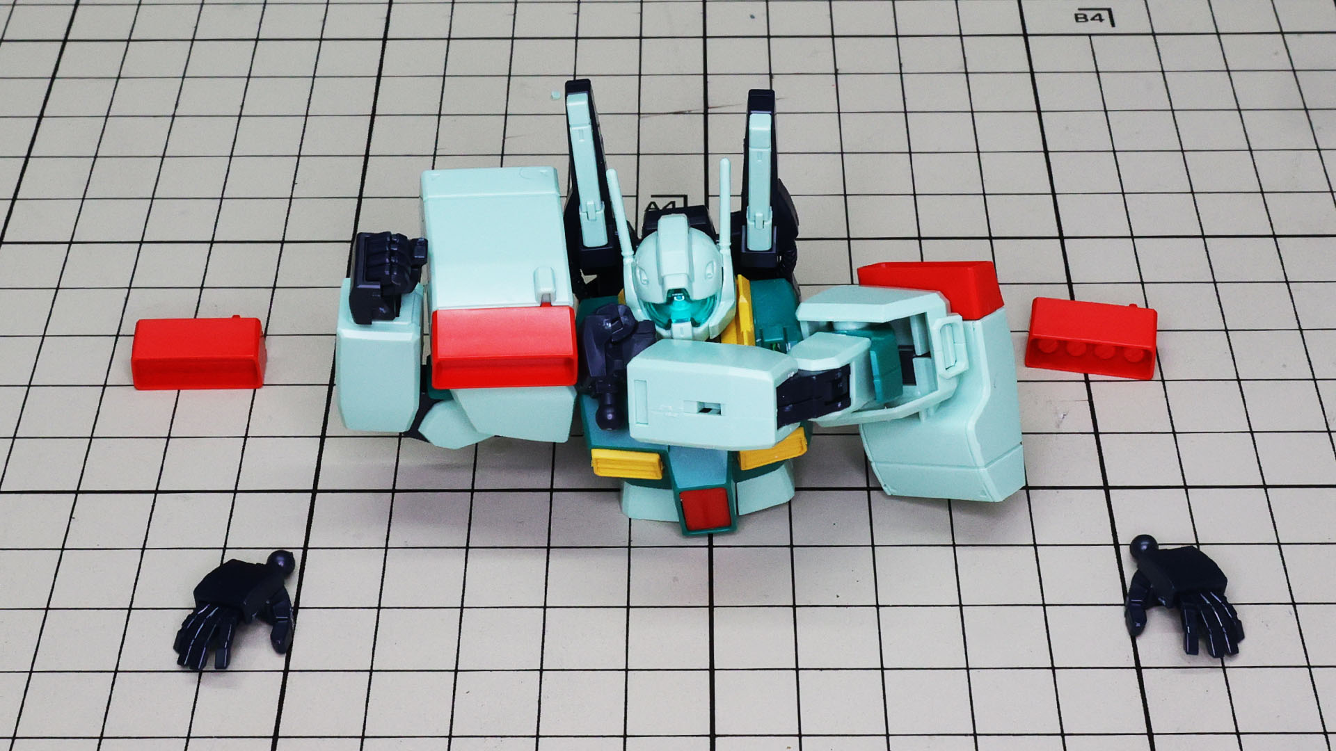 装備ゆえ可動が制限されますが、表情は豊かです