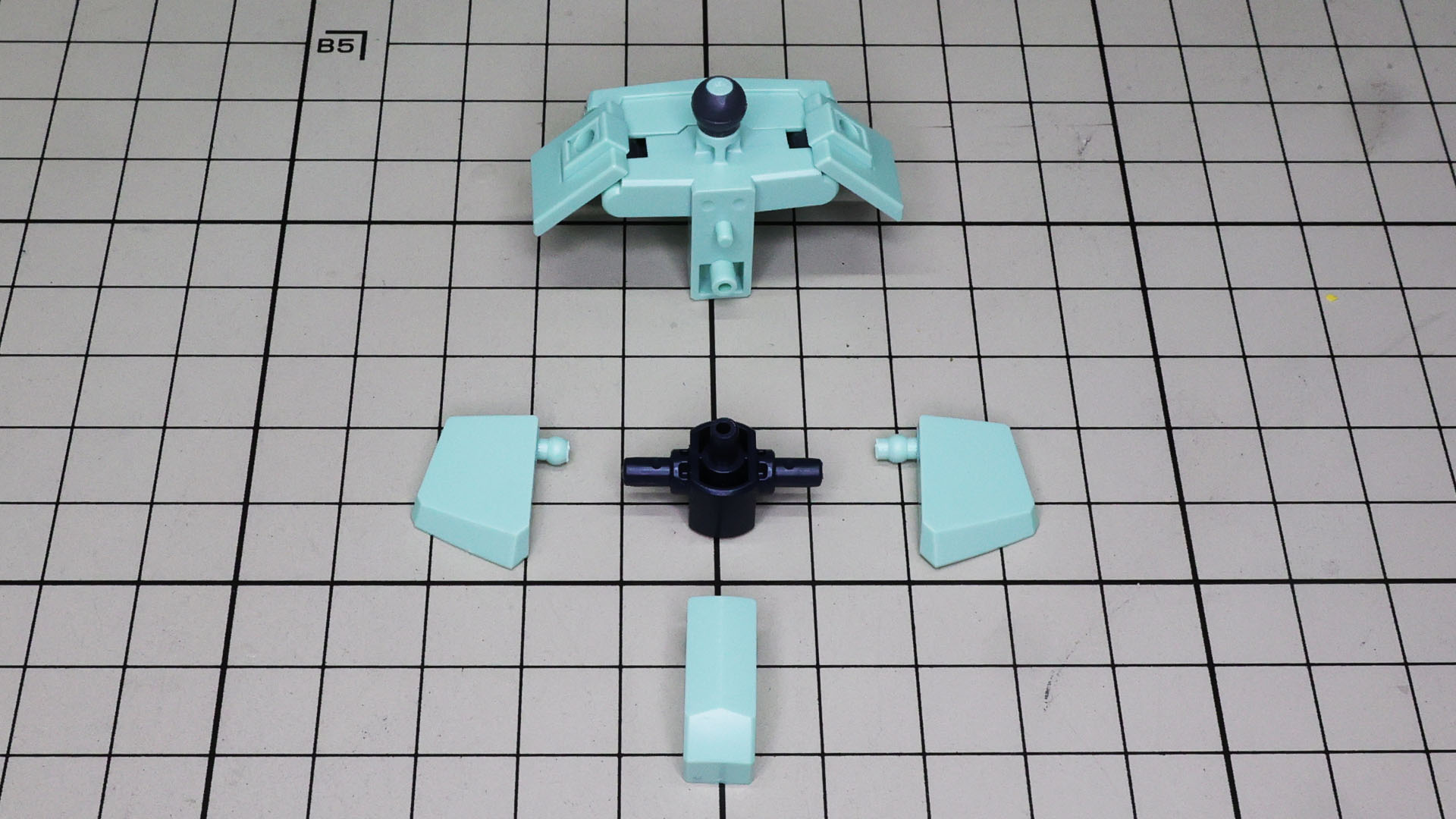 フロントは左右分割して独立可動としました