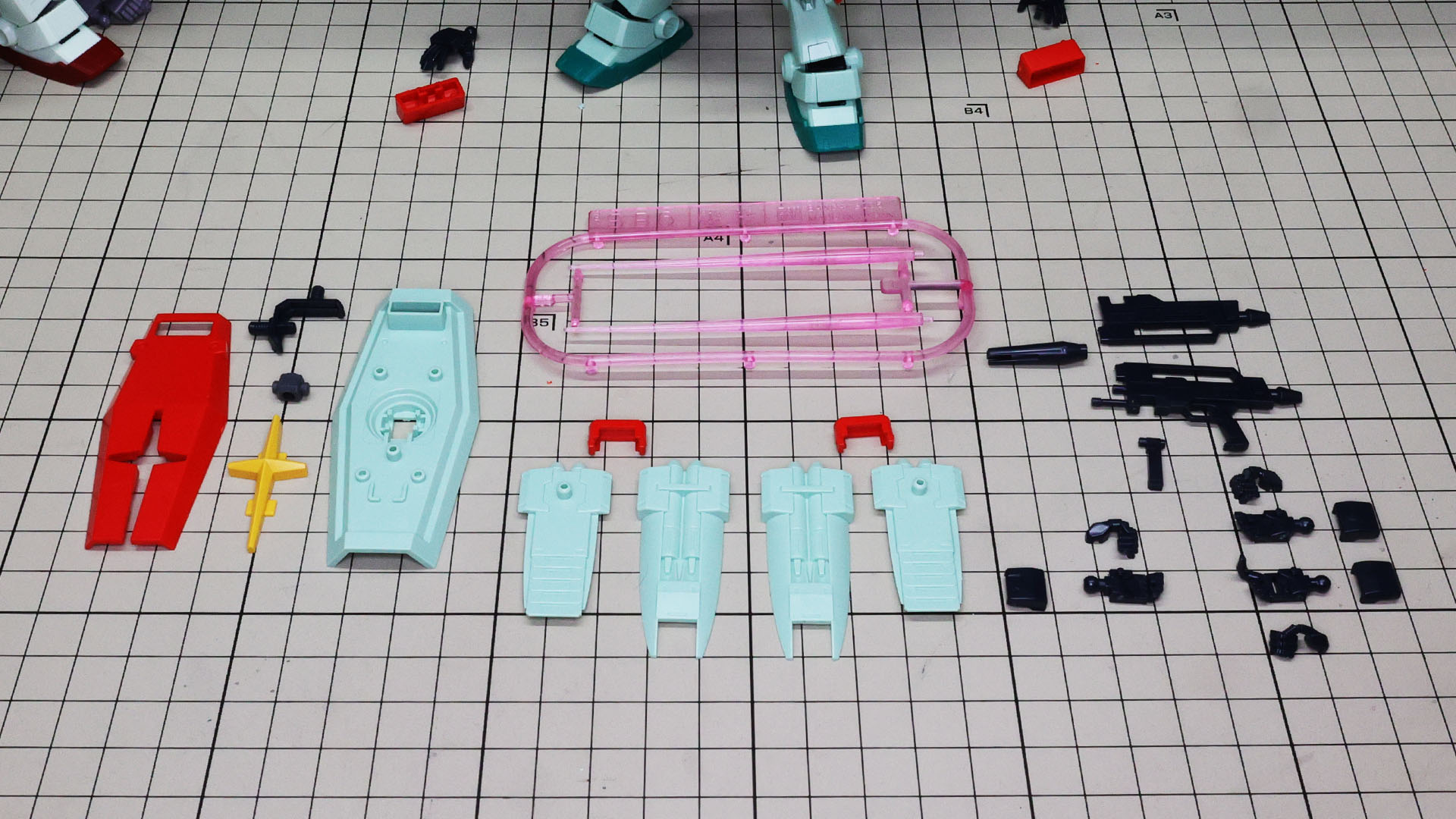 ジムIIIの装備の目玉は腰に装備する大型ミサイル・ポッド！