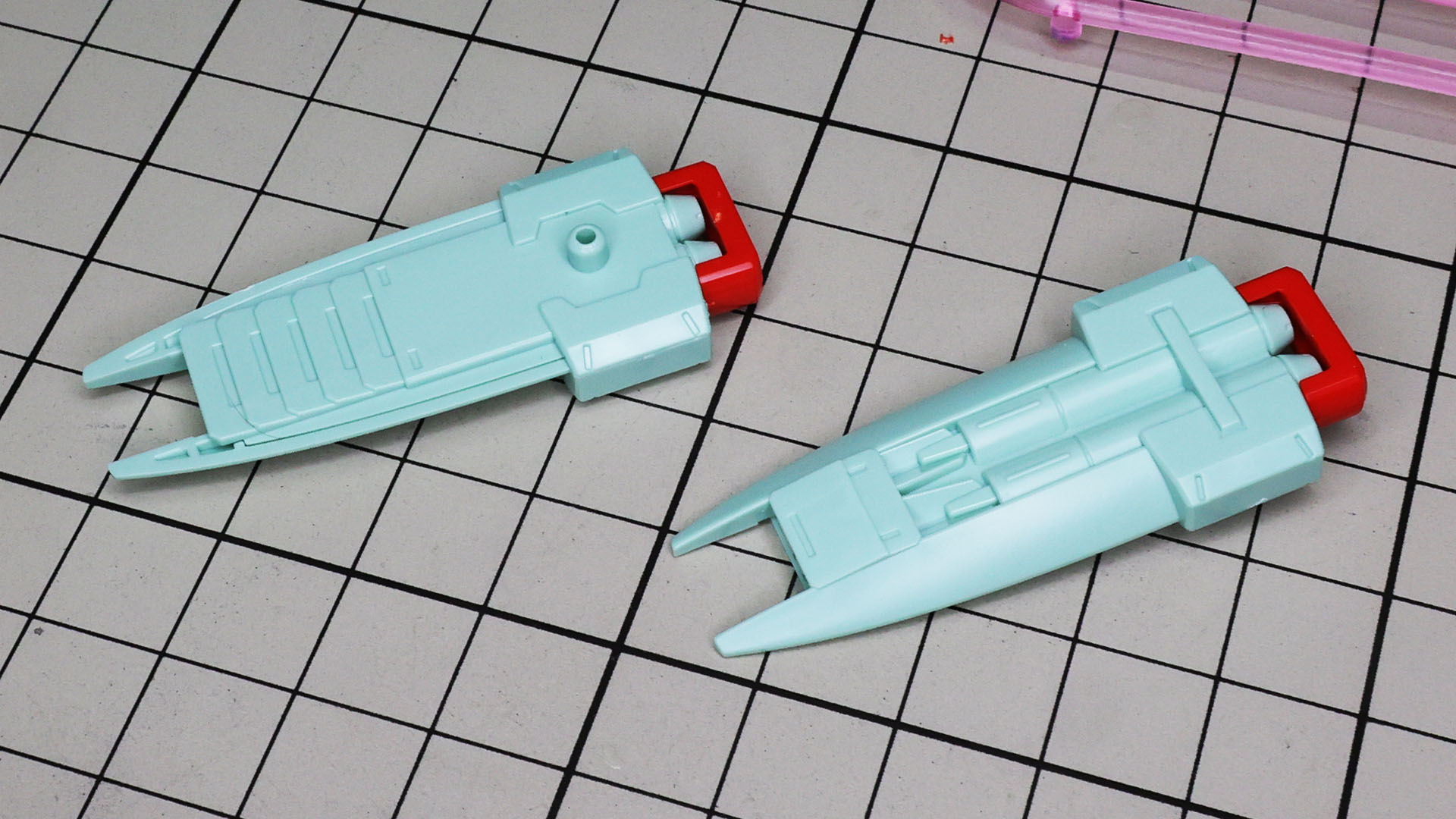 ミサイル本体は別カラーパーツだとなおよかったですね