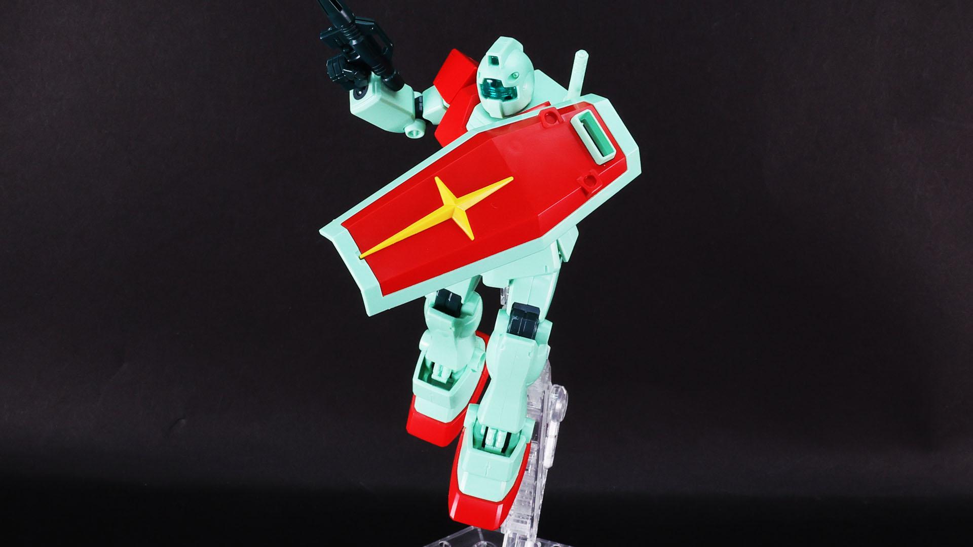 ザクマシンガンを防ぎ……