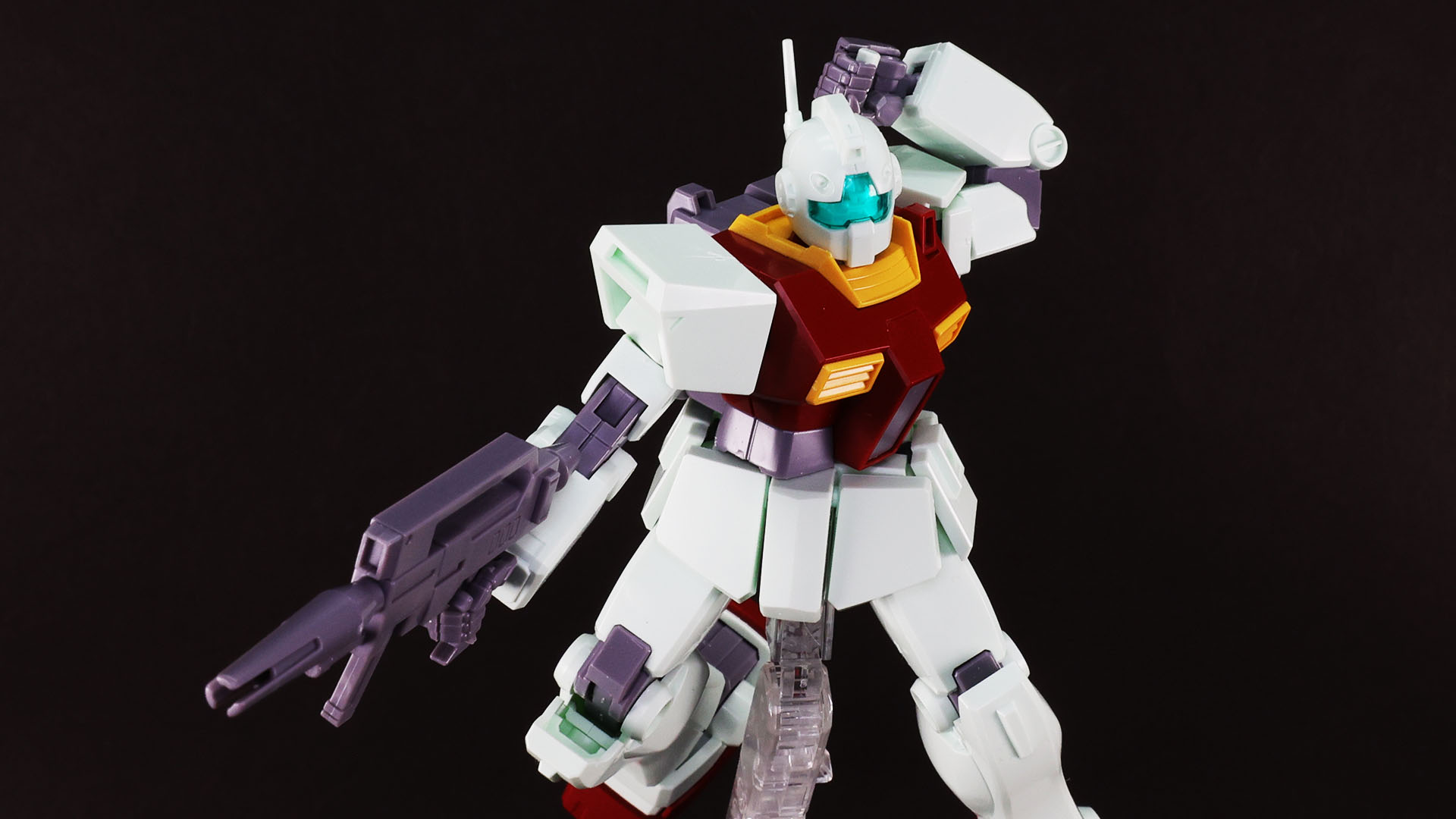 ジム同様、左側にビーム・サーベルを持つ