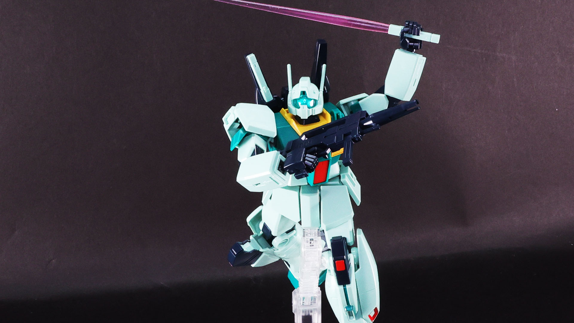 ビーム・サーベルはついに2本装備