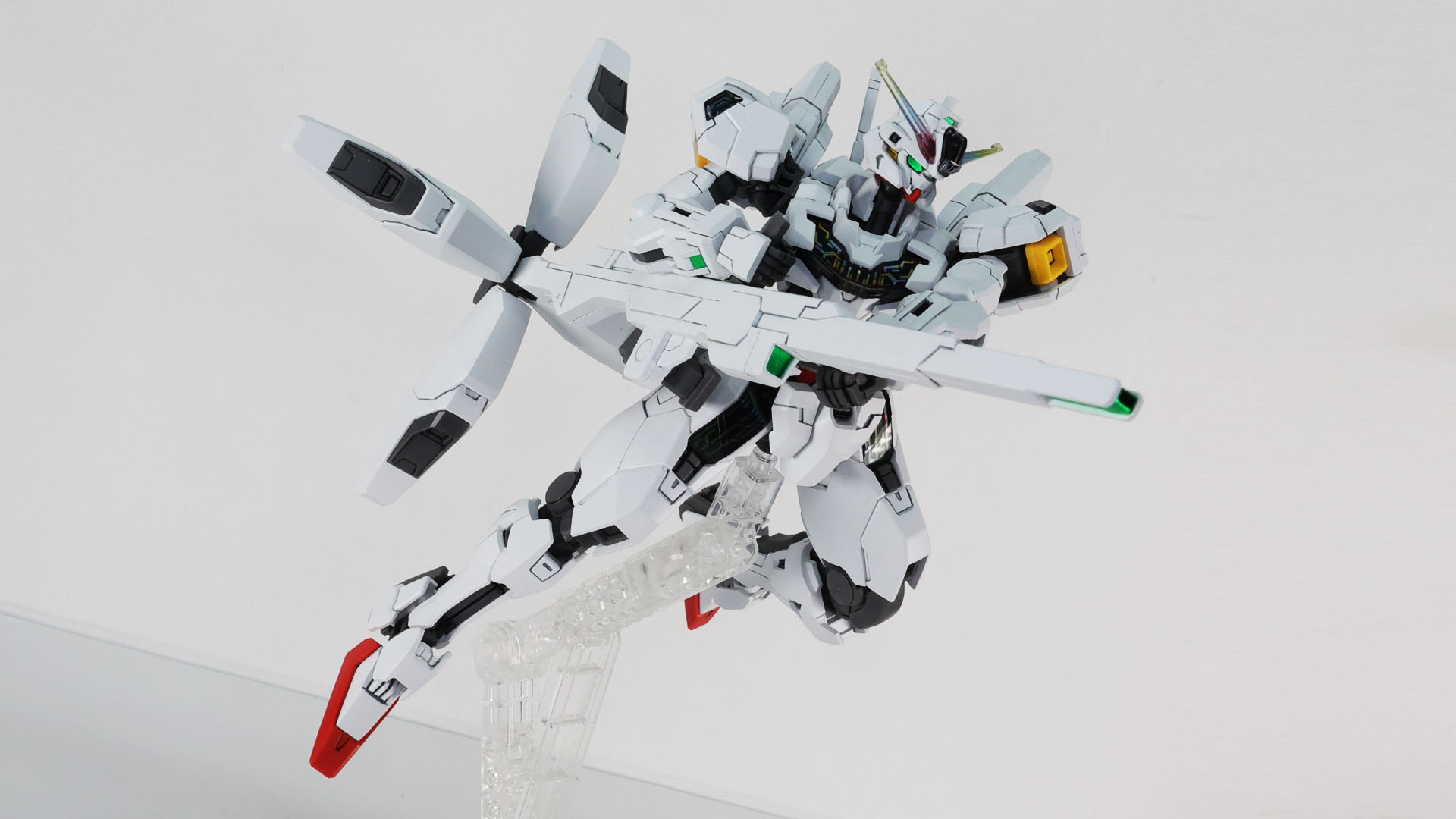 7月15日発売予定ガンプラ「HG 1/144 ガンダムキャリバーン」。完成品サンプルを写真で紹介していきます