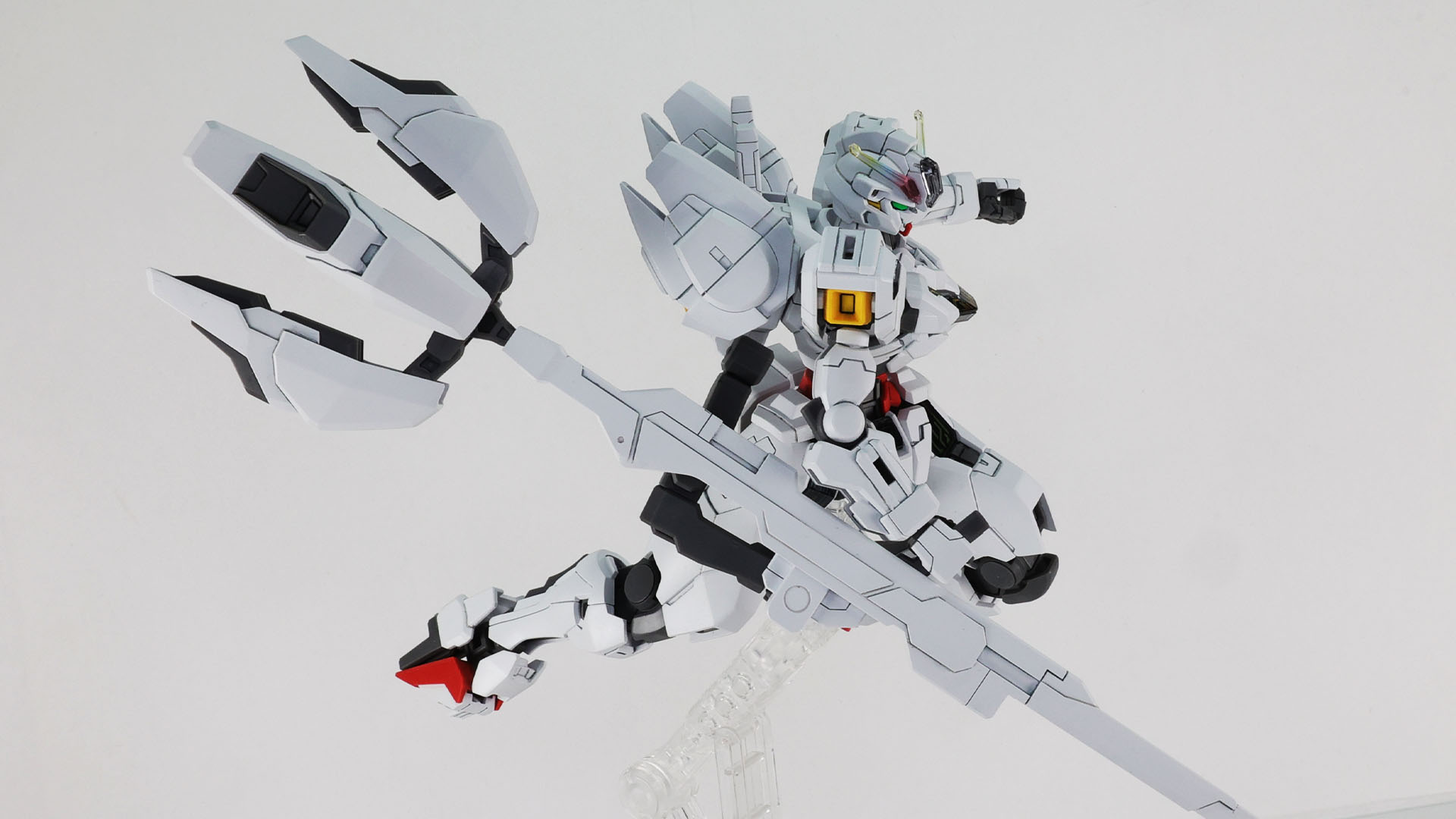 魔女の箒を思わせるデザイン