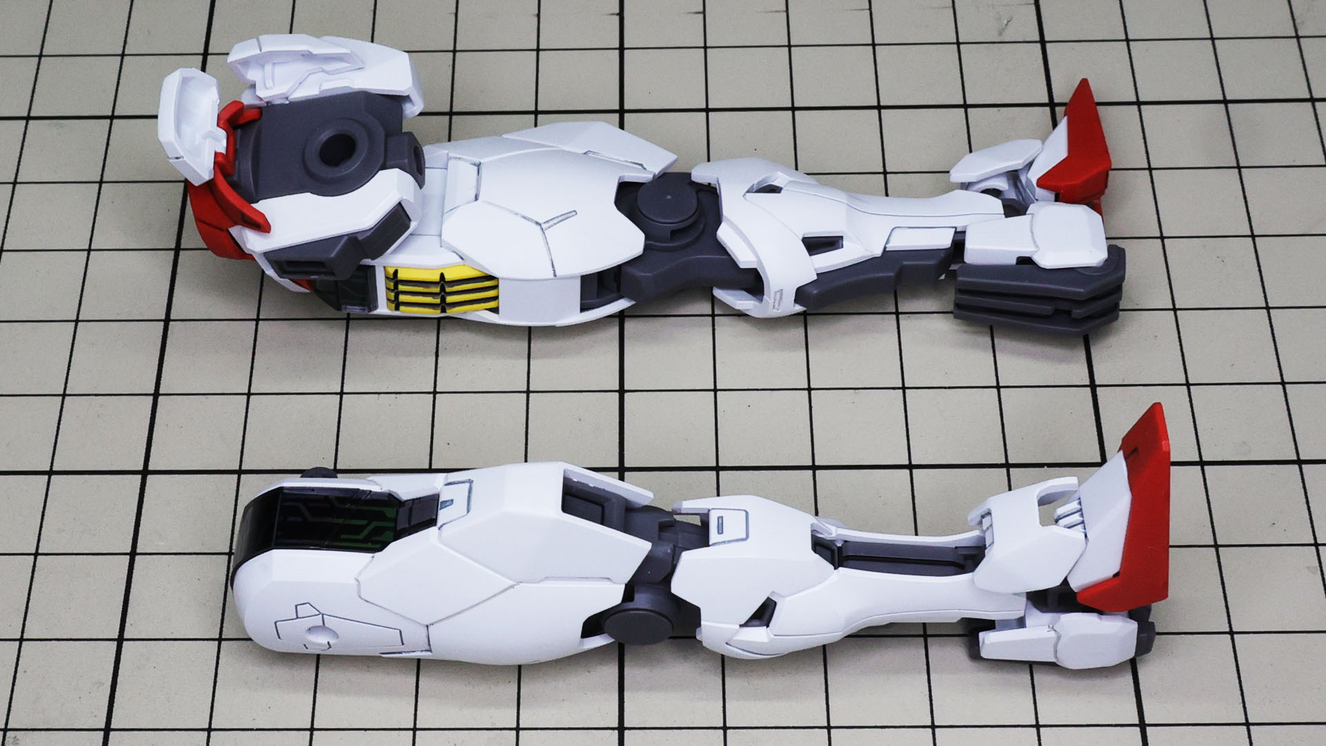 腰部とは丸軸での接続です