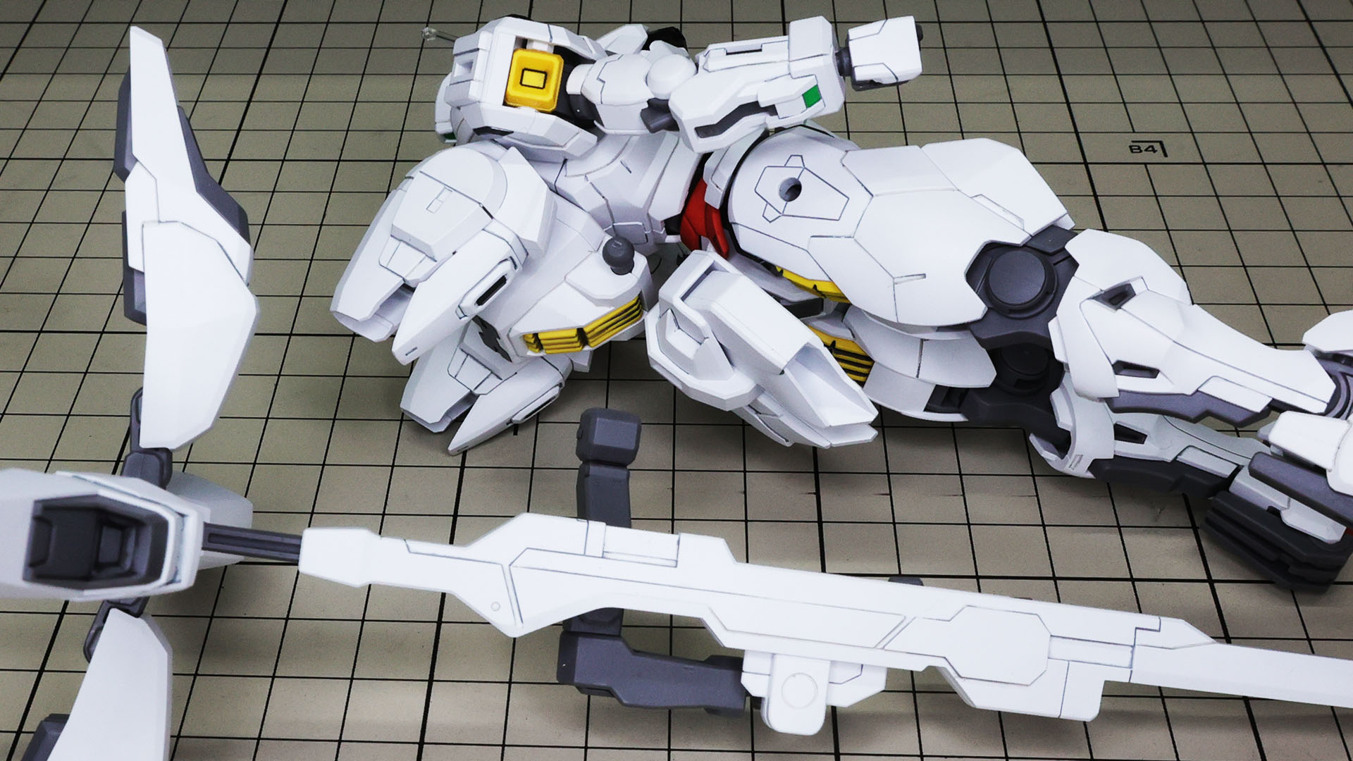 バックパック下部にボールジョイントの接続部があります