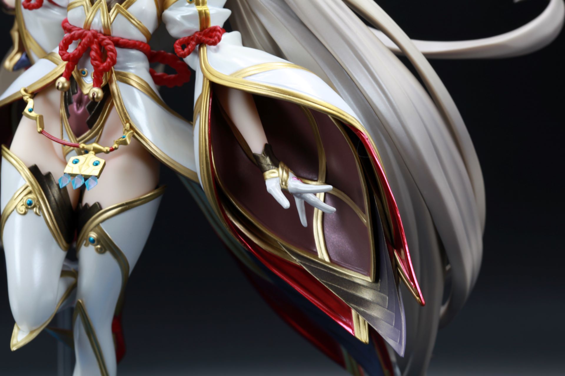 袖を見ると生地が4重になっているような表現