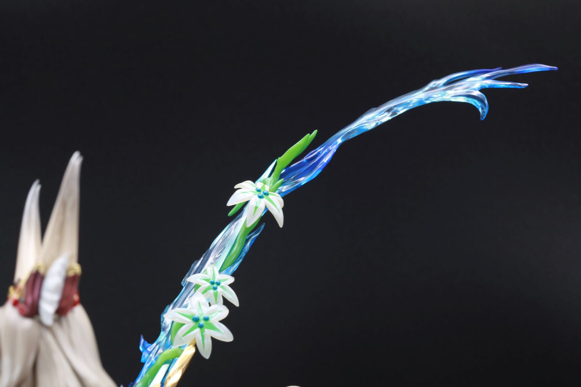 剣に花が咲くという幻想的な表現