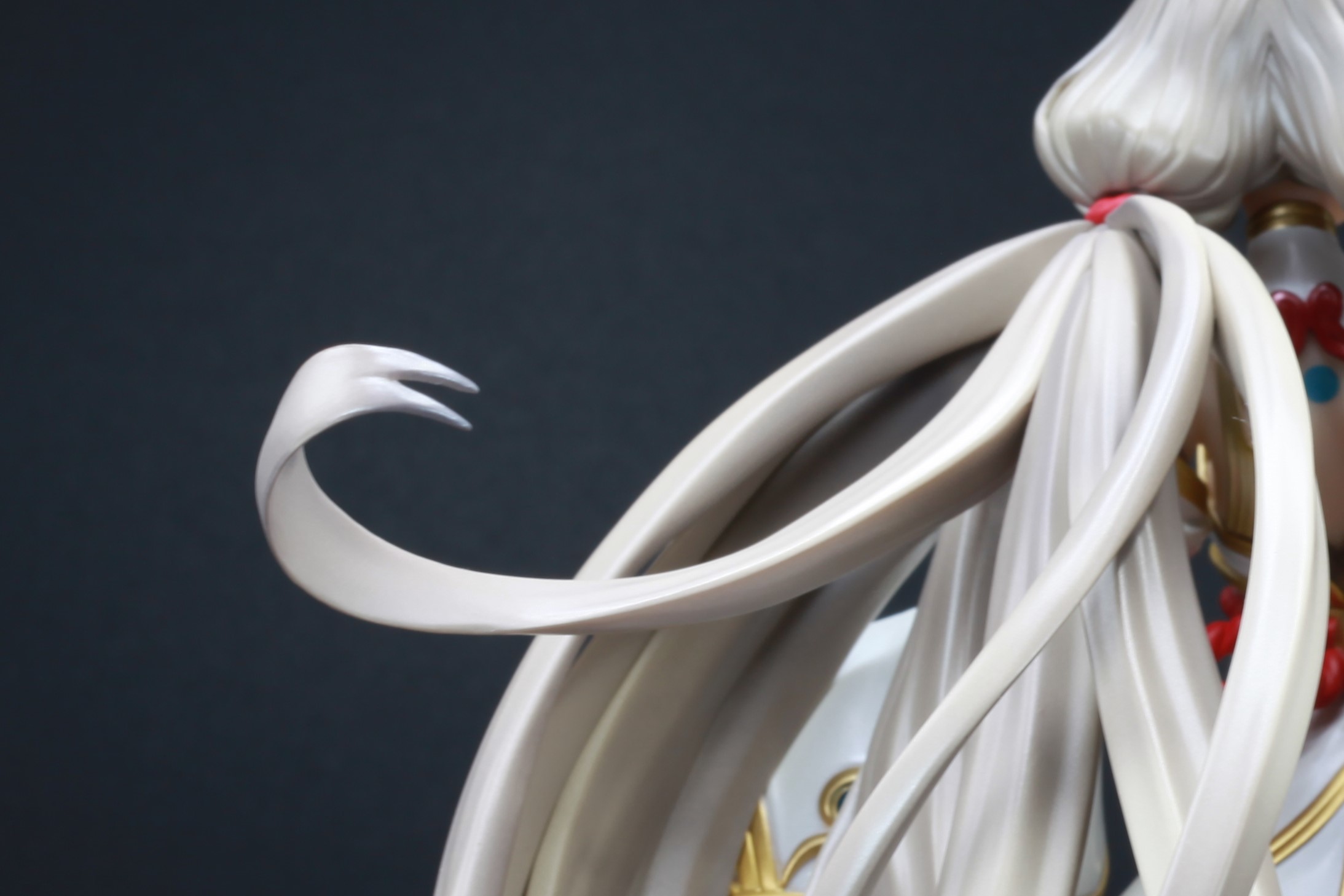 髪のはねまでも徹底再現