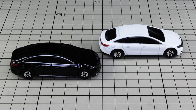 リア：フロントから流れてくる一定のラインがラグジュアリーさを醸し出す