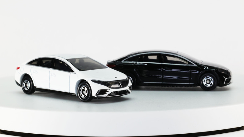 電気自動車を象徴する小さいフロントグリル