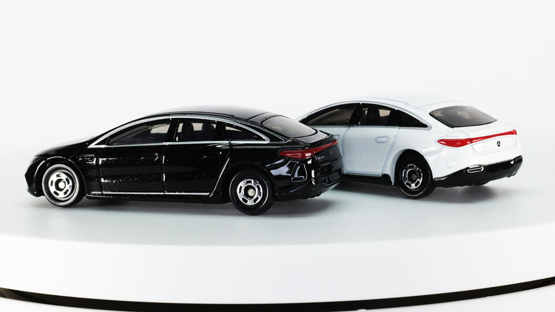 前後のオーバーハングは短く、長いキャビンが特徴