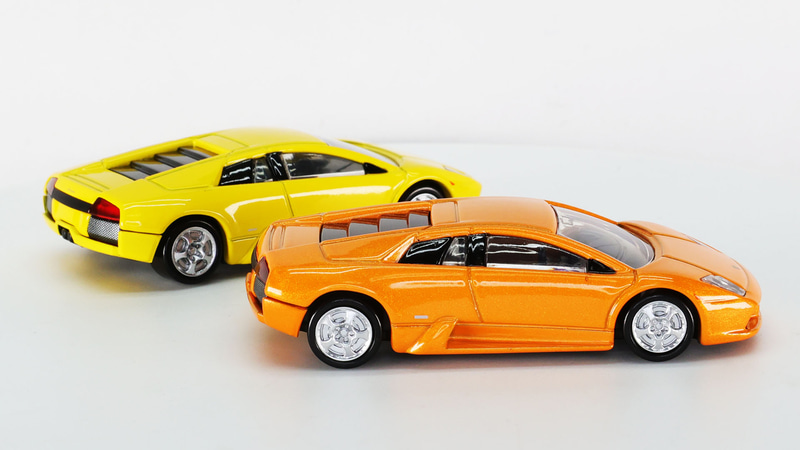 リアセクション、段々になったエンジンフードのディテールがすばらしいです