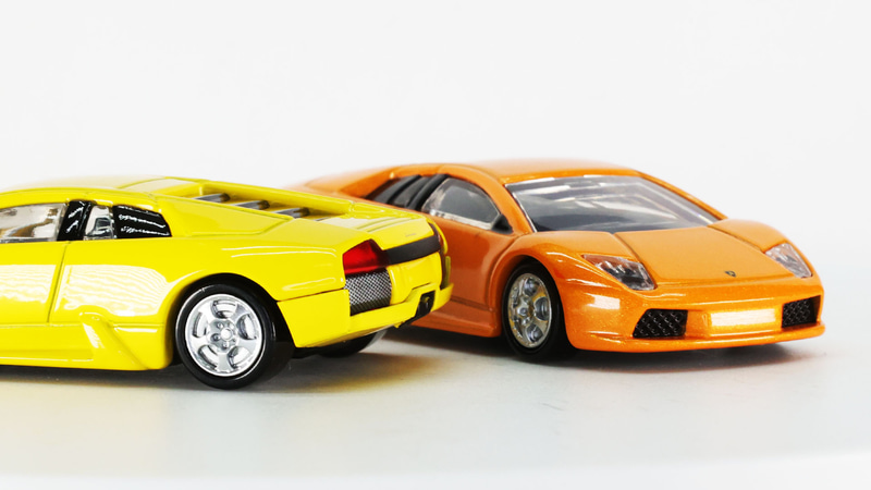 リアとの対比でドライビングポジションの低さが際立ちます