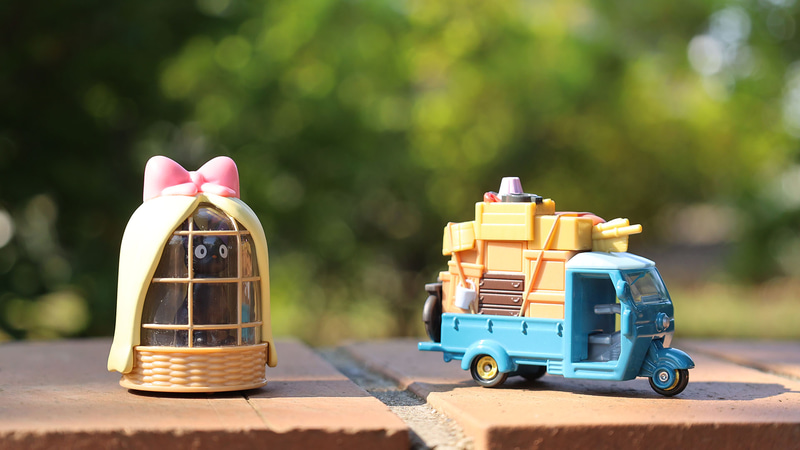 自然に映えるジブリキャラクターのトミカ！