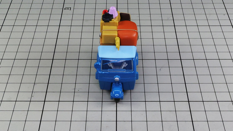 前：前は一輪のタイヤでほぼオートバイです