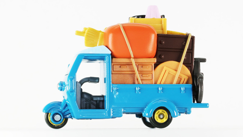 昔の日本はこういう車がたくさん走っていました